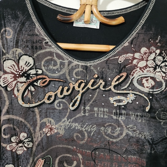 Y2k Cowgirl vintage destressed gemstoned top - Picture 3 of 8